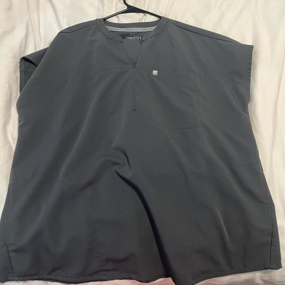 Fabletics Onyx scrub top and jogger - Picture 2 of 3